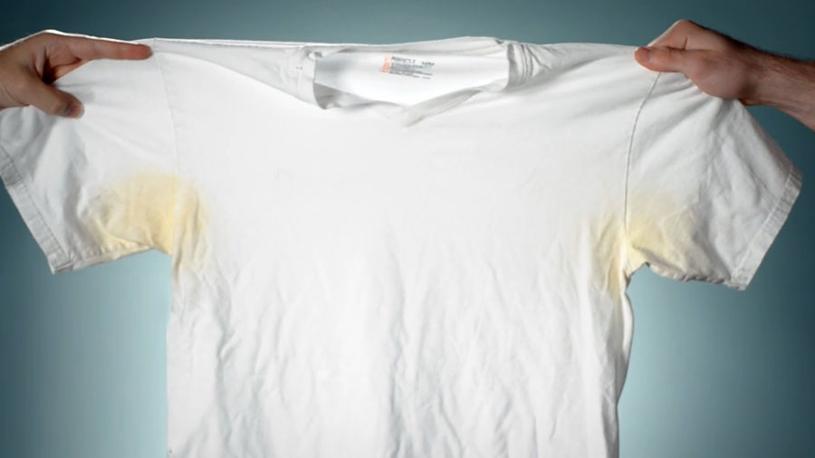 Como quitar las manchas de sudor de las camisas blancas con fácil remedio casero | The IntoPosts Magazine